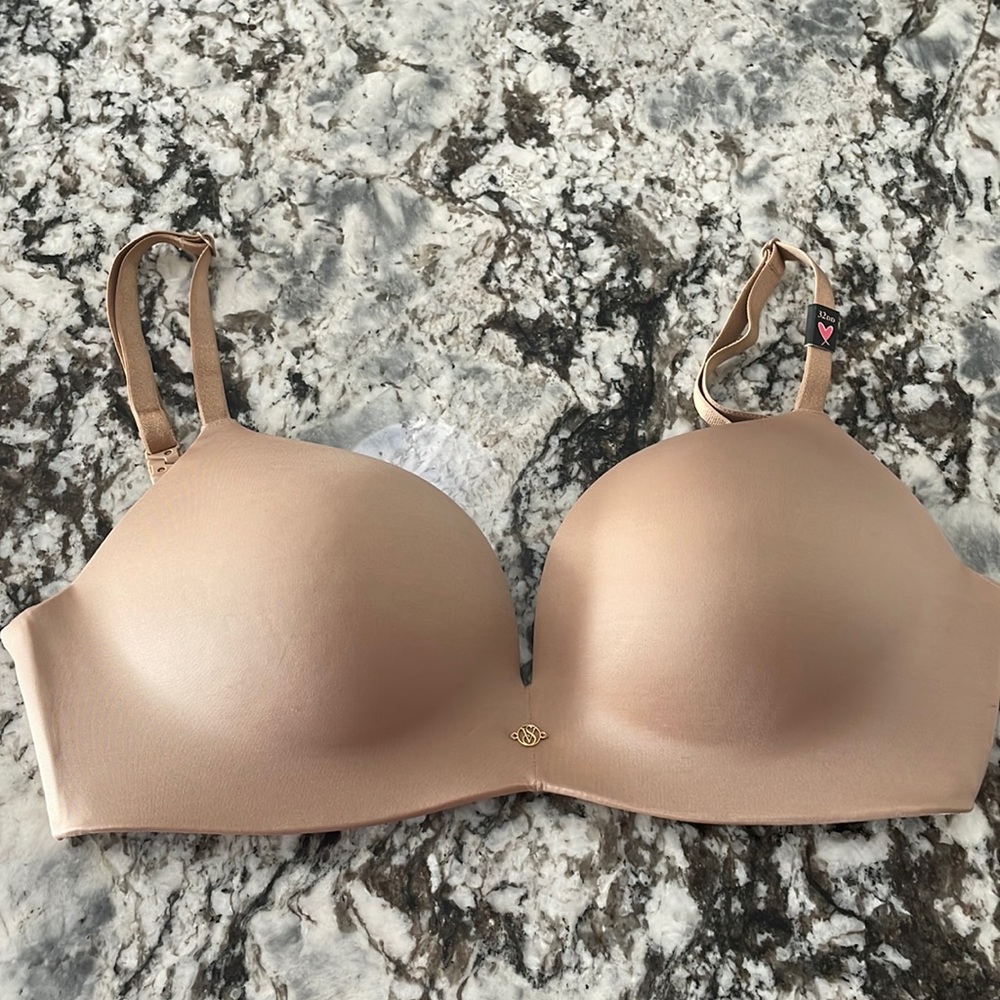 Victorias Secret So Obsessed Nude Wireless Push Up Bra 32DD